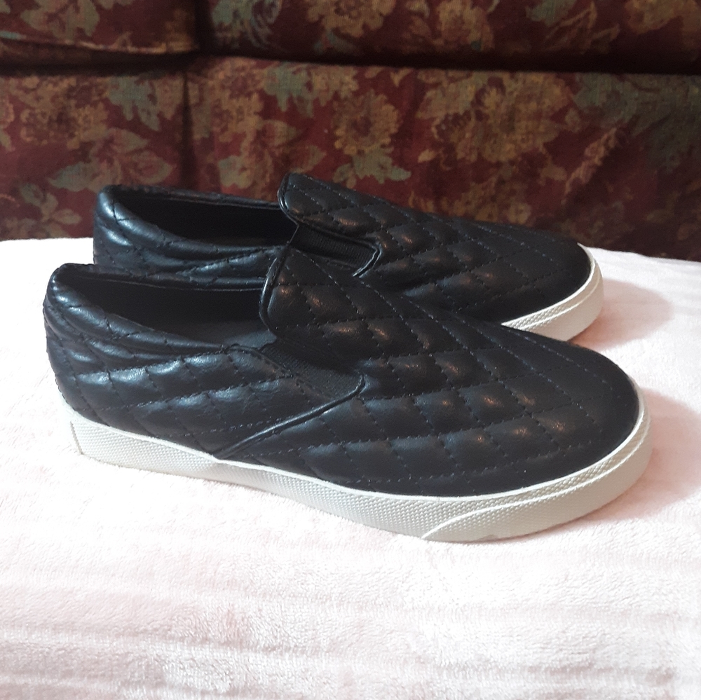 Wanted Sneakers
